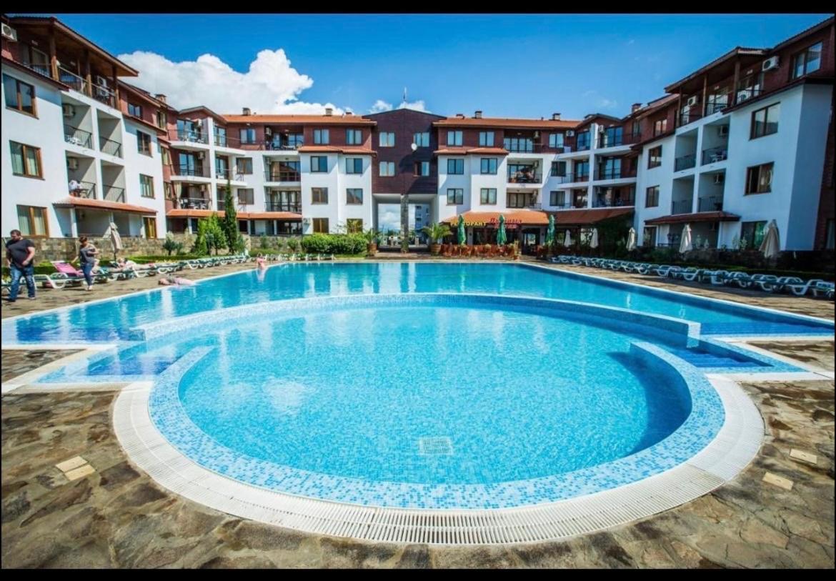 Private Apartments In Apolon Ravda Bagian luar foto