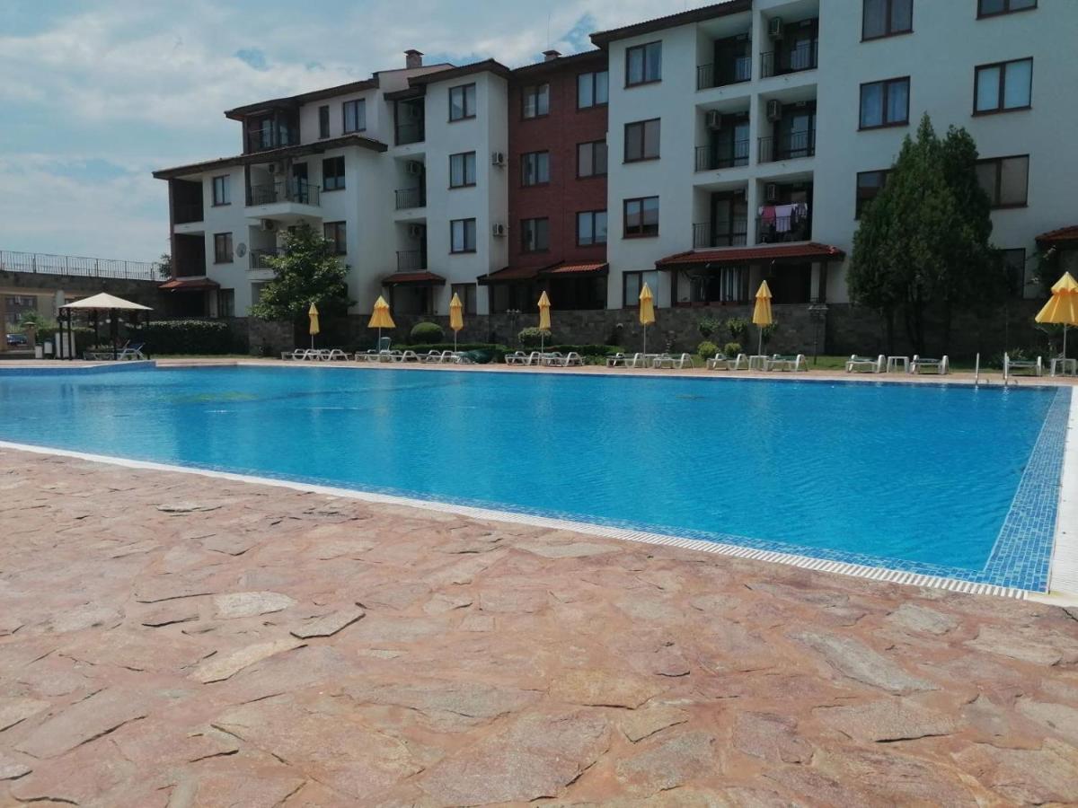 Private Apartments In Apolon Ravda Bagian luar foto