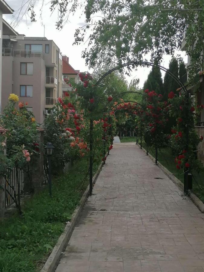 Private Apartments In Apolon Ravda Bagian luar foto