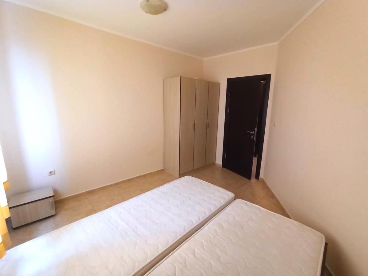 Private Apartments In Apolon Ravda Bagian luar foto