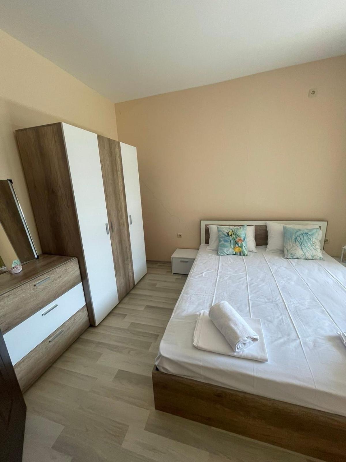 Private Apartments In Apolon Ravda Bagian luar foto